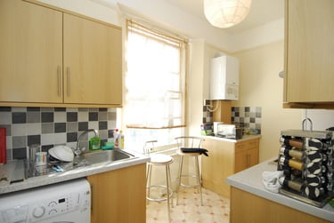 2 bed flat, 10 Napier Terrace,, Mutley, Plymouth, PL46ER - Image 3